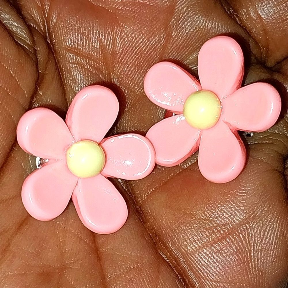 Beautiful girls Peach Floral Clip-on Rarrings for Kids - Picture 3 of 4